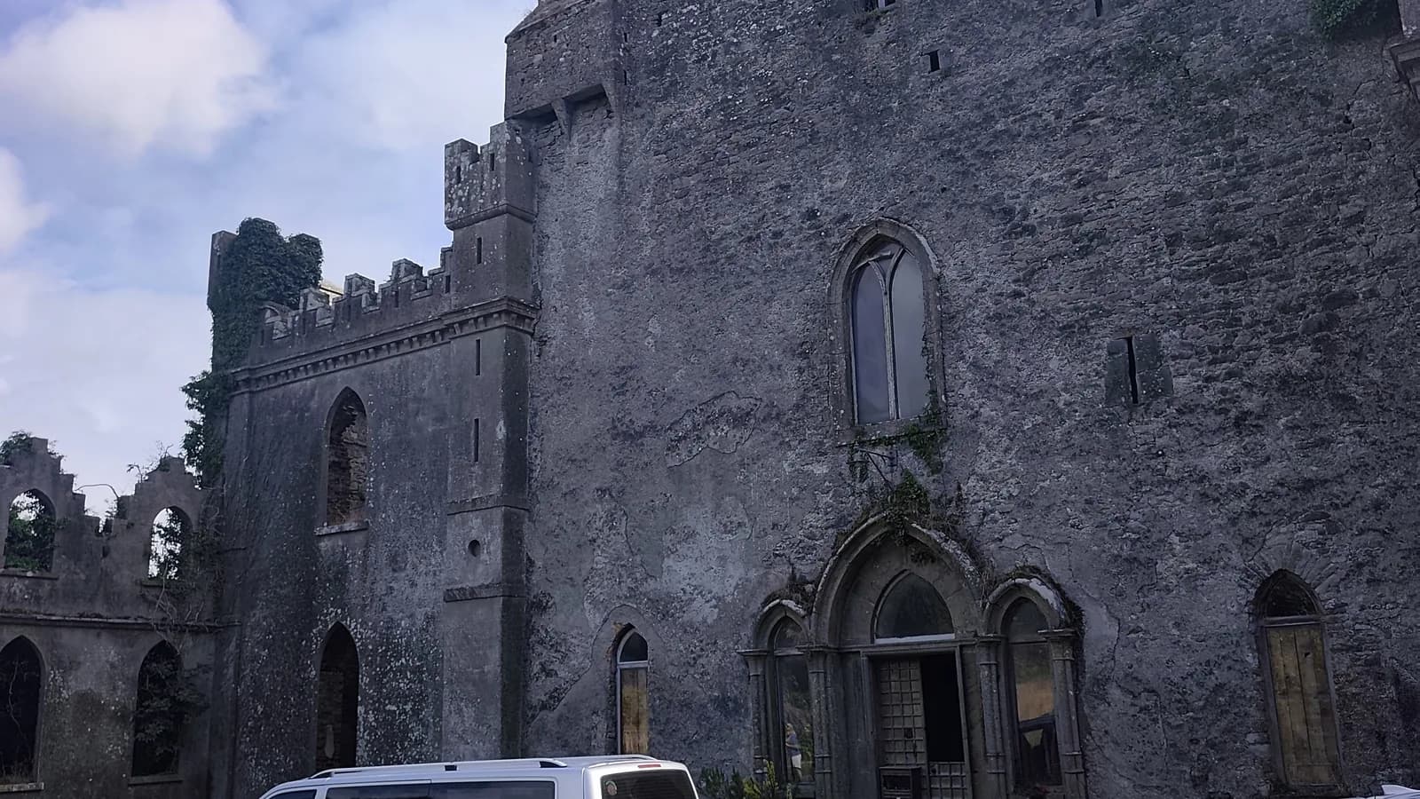 Private tour vehicle parked at an Irish castle