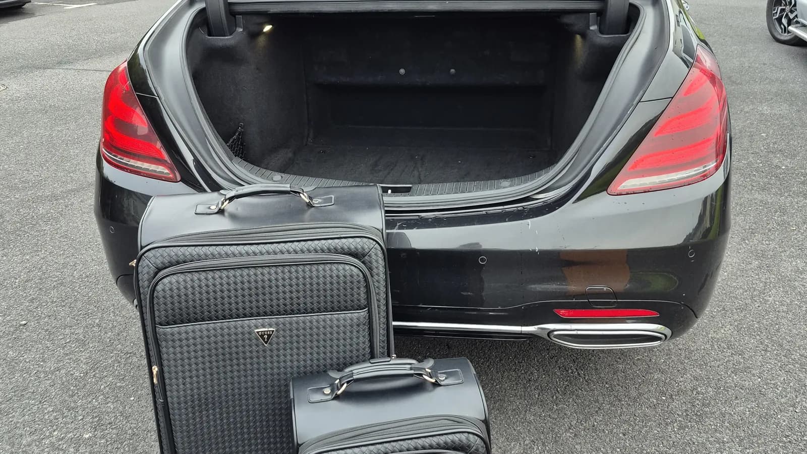 Open boot of the Mercedes-Benz S-Class with a large and a cabin suitcase ready to load